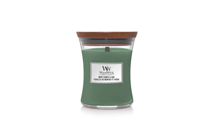 WOODWICK stredná sviečka - MINT LEAVES & OAK
